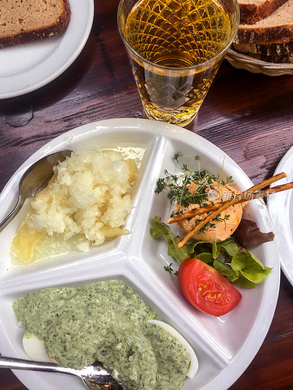 传统的法兰克福食品和饮料