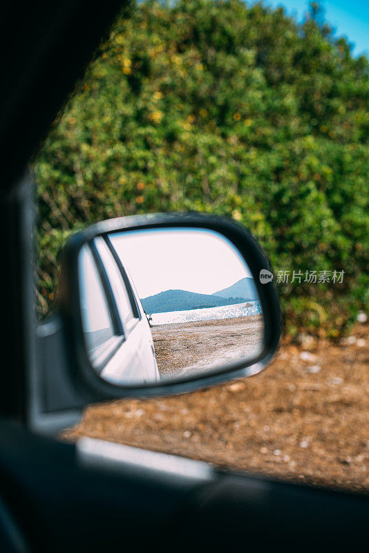 后视镜中的海景