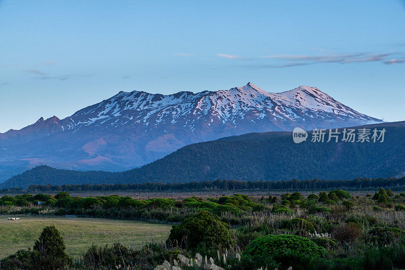 黄昏的鲁阿佩胡山，新西兰国家公园