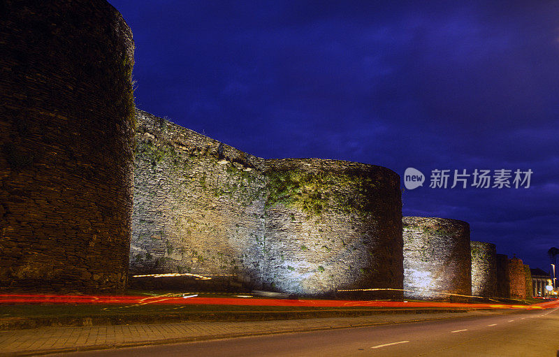 起源于罗马的城墙，位于西班牙加利西亚的卢戈，是世界遗产