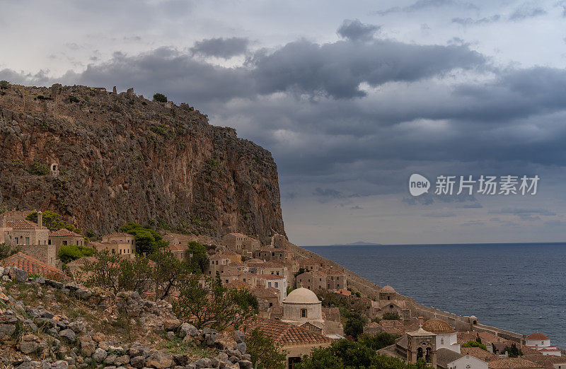 莫尼姆瓦西亚，位于希腊伯罗奔尼撒南部海岸的一个小岛上，是一个迷人的中世纪设防村庄。