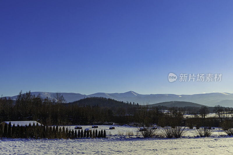 美丽的雪山冬季景观