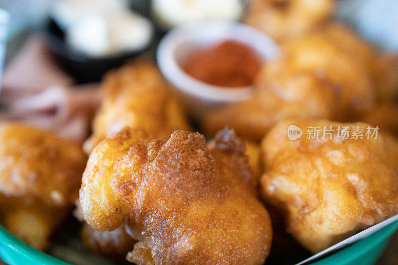 餐馆供应的油炸食品