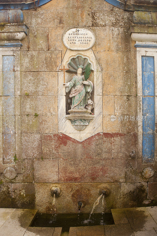 圣塔喷泉Mariña德奥加斯圣塔，欧伦塞省，西班牙加利西亚。