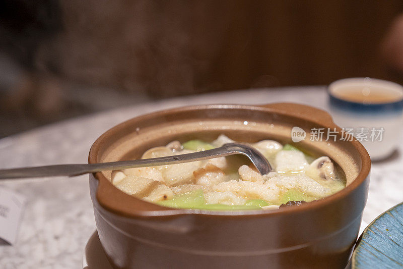 虾仁丸子，蔬菜蘑菇炖菜