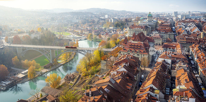 伯尔尼全景鸟瞰图与瑞士联邦宫(联邦议院)和Kirchenfeld桥-伯尔尼，瑞士