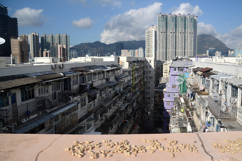 香港土瓜湾怡丰大厦天台晾晒坚果