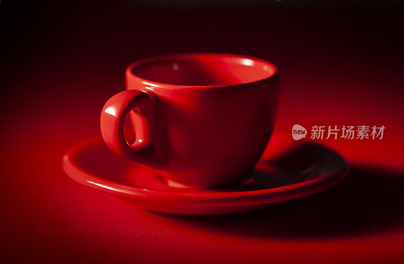 红色的咖啡杯