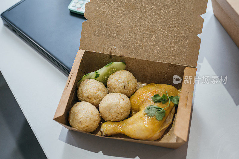 带走名家鸡饭团，用饭盒蒸鸡腿