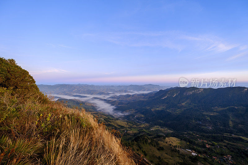 美丽的全景山景