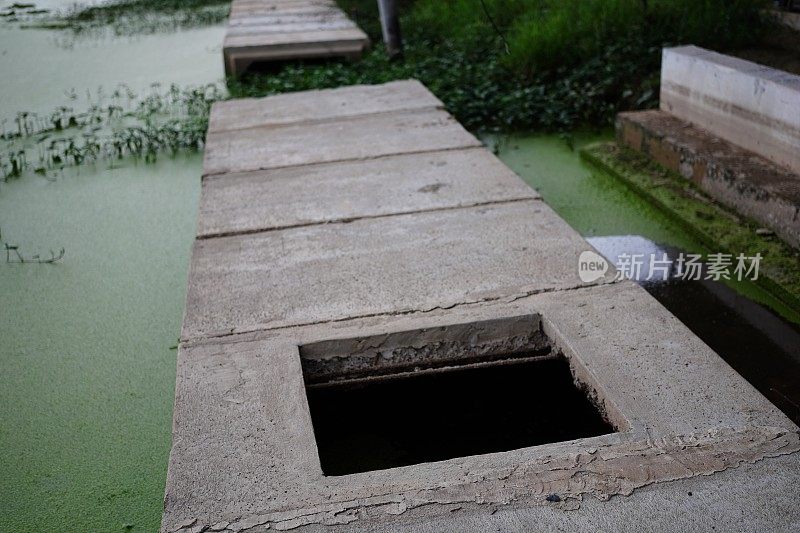 建筑工地的方形混凝土沙井