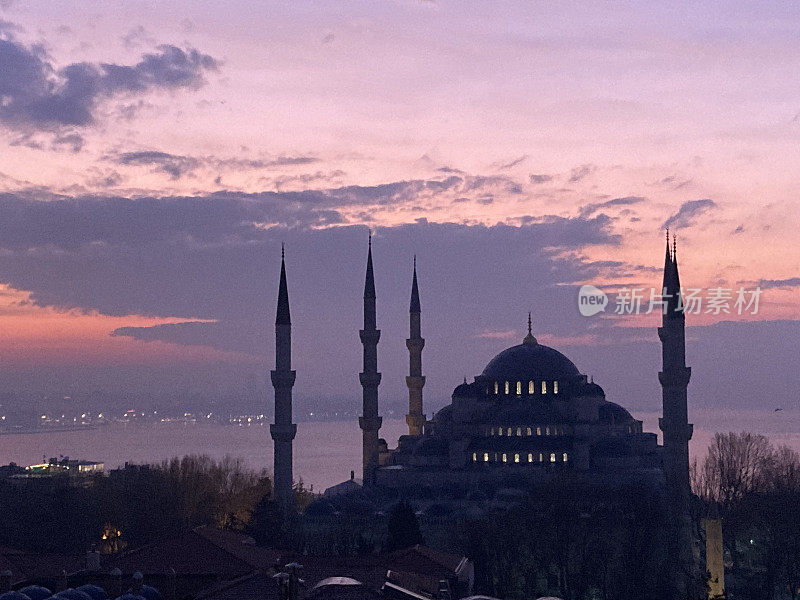 土耳其-伊斯坦布尔-夜晚的蓝色清真寺