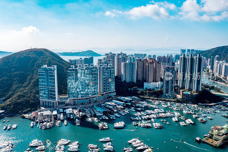 鸟瞰香港仔及鸭脷洲的住宅小区