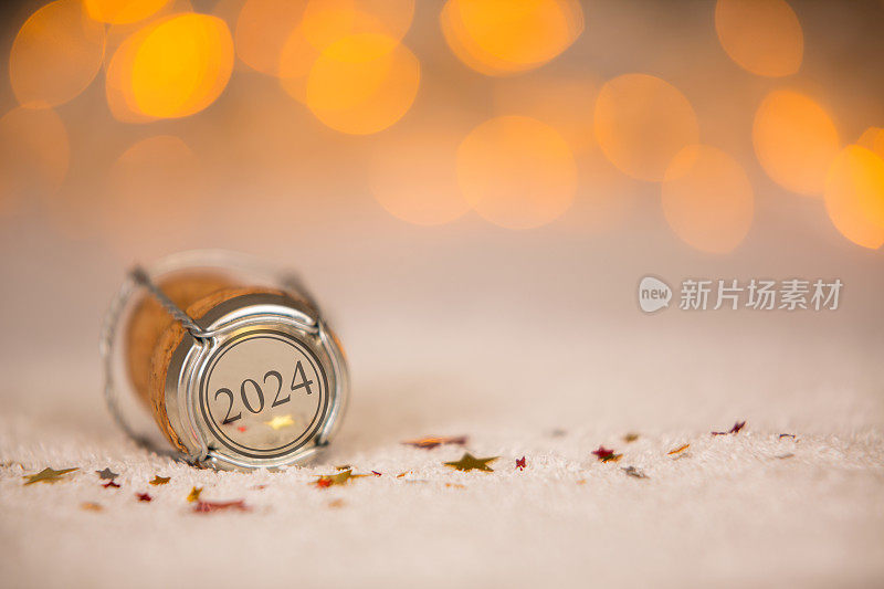 祝2024年新年快乐，雪花上有星形和软木塞