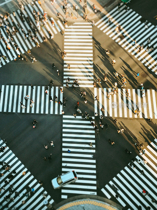 东京的跨越。