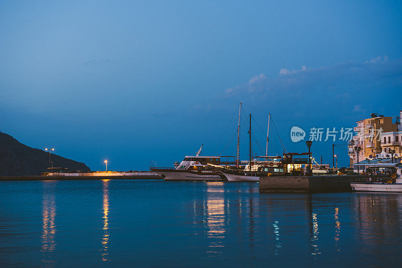 夜间港