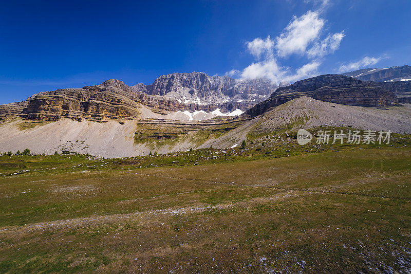 田园诗般的阿尔卑斯风景-麦当娜迪坎皮格利奥，布伦塔白云石阿尔卑斯-意大利