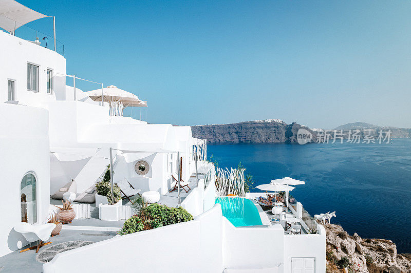希腊圣托里尼岛拥有无边泳池的豪华酒店