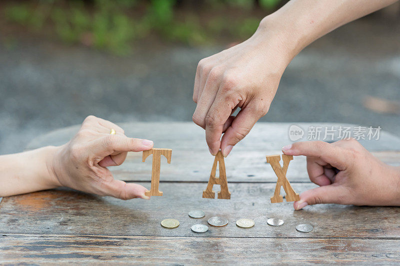 手握“税”。收入，费用，税收，财务数据。