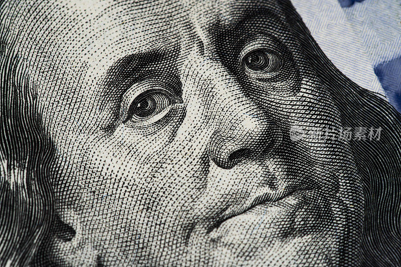 本杰明·富兰克林的肖像出现在一百美元钞票上