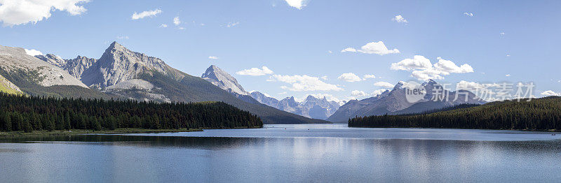 Maligne湖全景