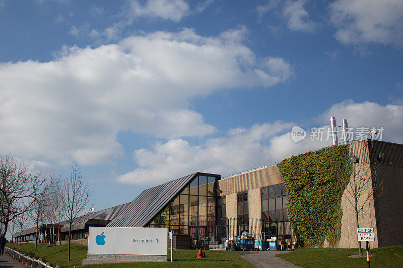 一个阳光明媚的日子，苹果公司欧洲总部位于爱尔兰的科克市。