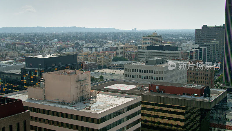 办公大楼屋顶在韩国城，洛杉矶-空中