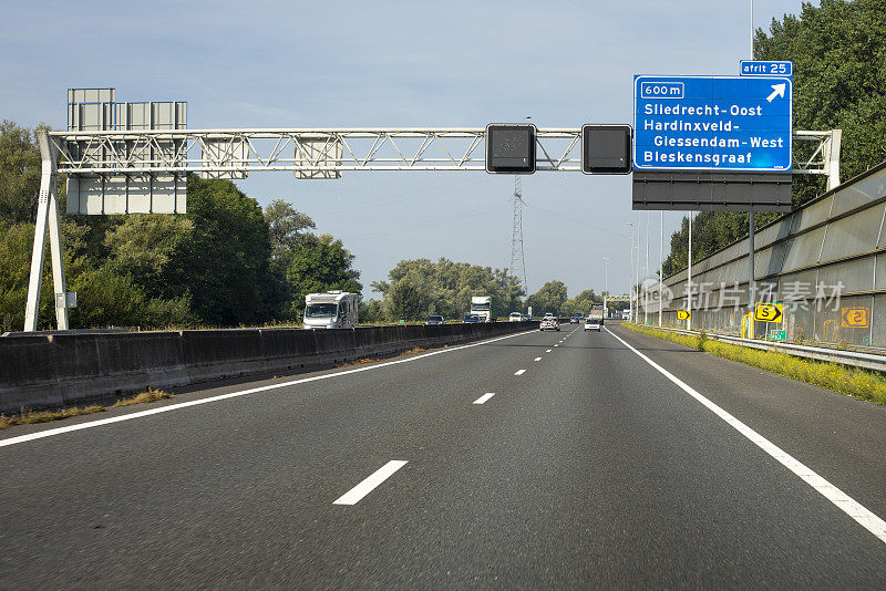 荷兰A15高速公路上的交通