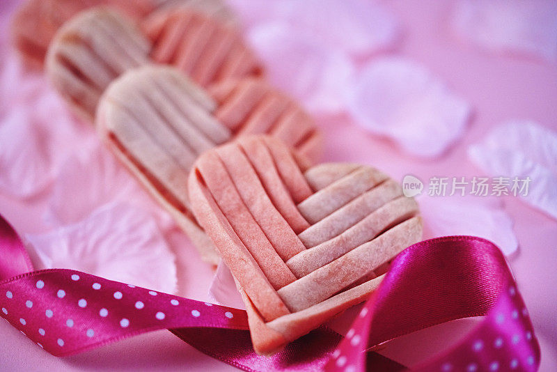 情人节的粉红心饼干