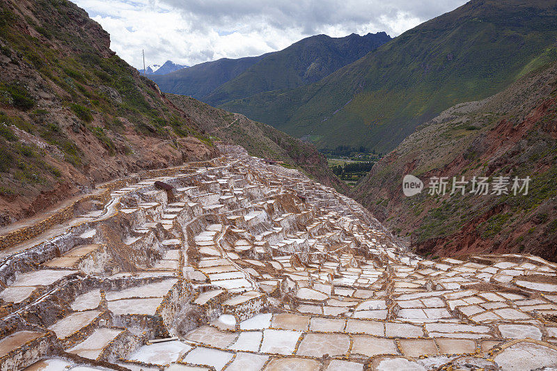 马拉斯盐矿和梯田，圣谷，秘鲁