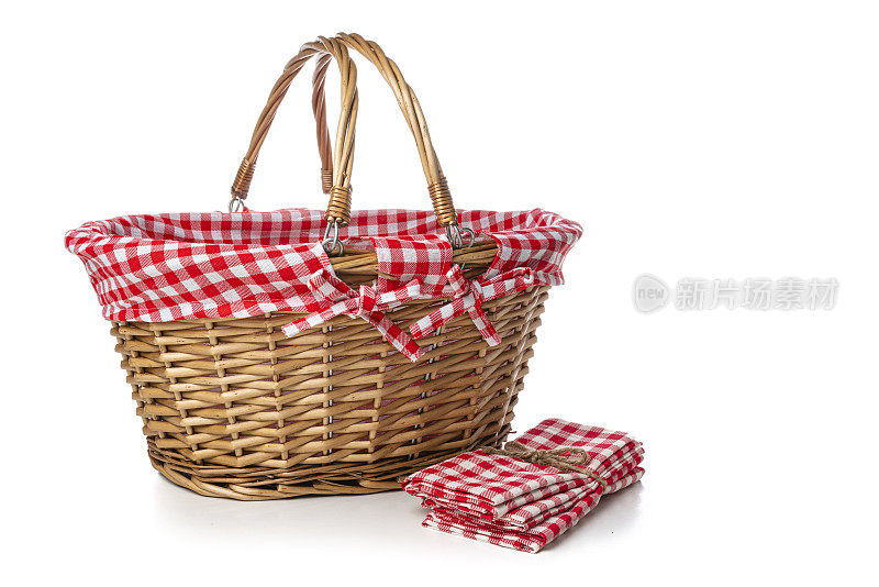 白色的野餐篮和餐巾纸。本空间