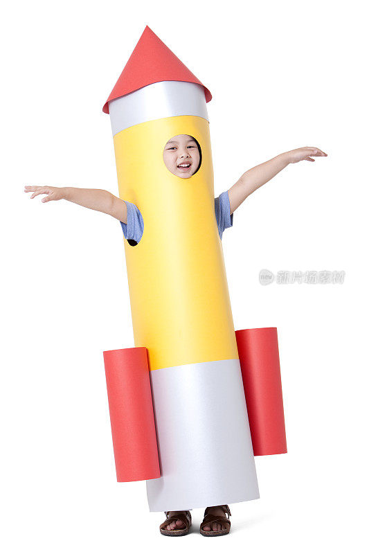 小男孩和玩具火箭