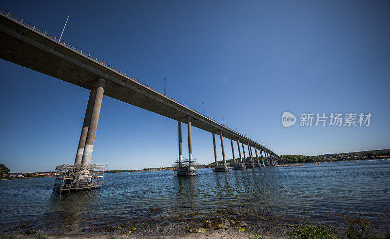 Svendborgsund大桥左侧Fyn——Funen和Tå唱歌,Denmark。