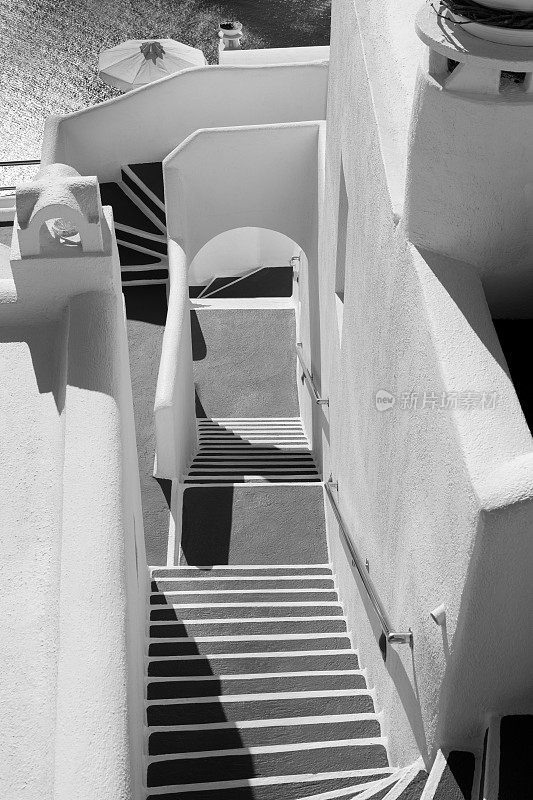 希腊圣托里尼岛的白色楼梯