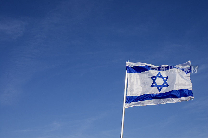 以色列国旗在强风中飘扬