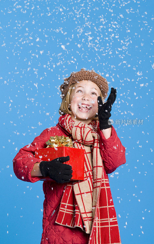 雪地里的送礼人