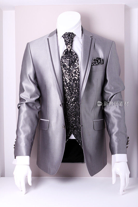 灰色优雅的西装