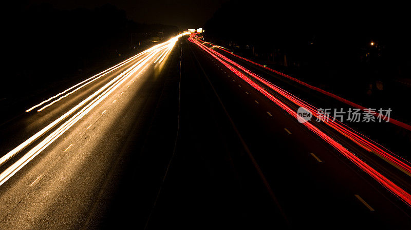 夜间交通道路