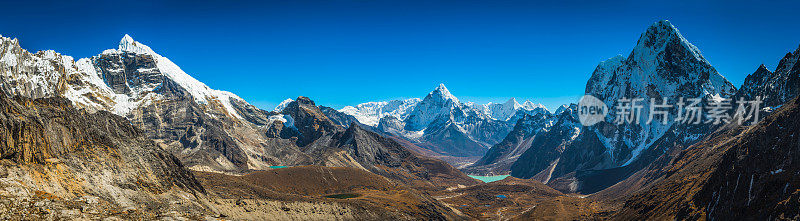 珠穆朗玛峰国家公园高海拔喜马拉雅山山顶全景尼泊尔