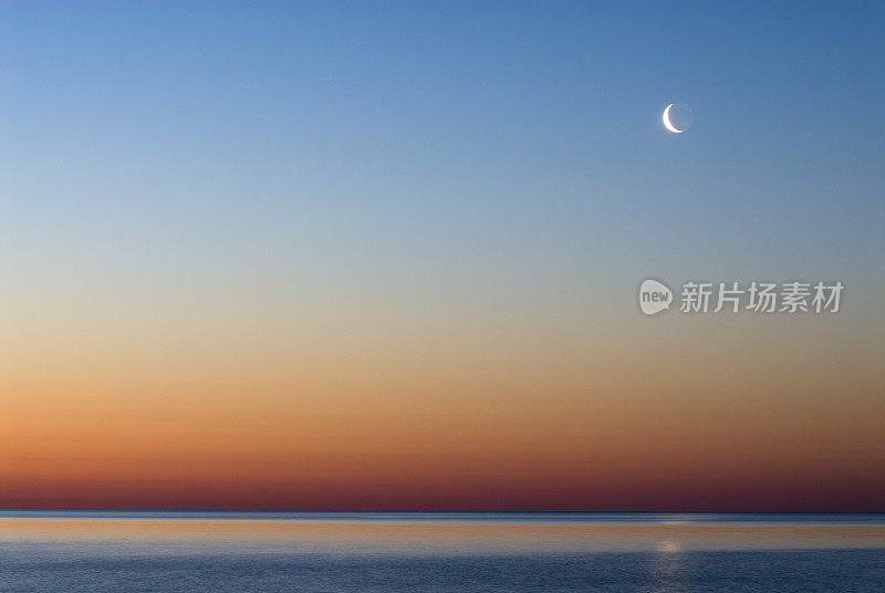 休伦湖，日出和月亮