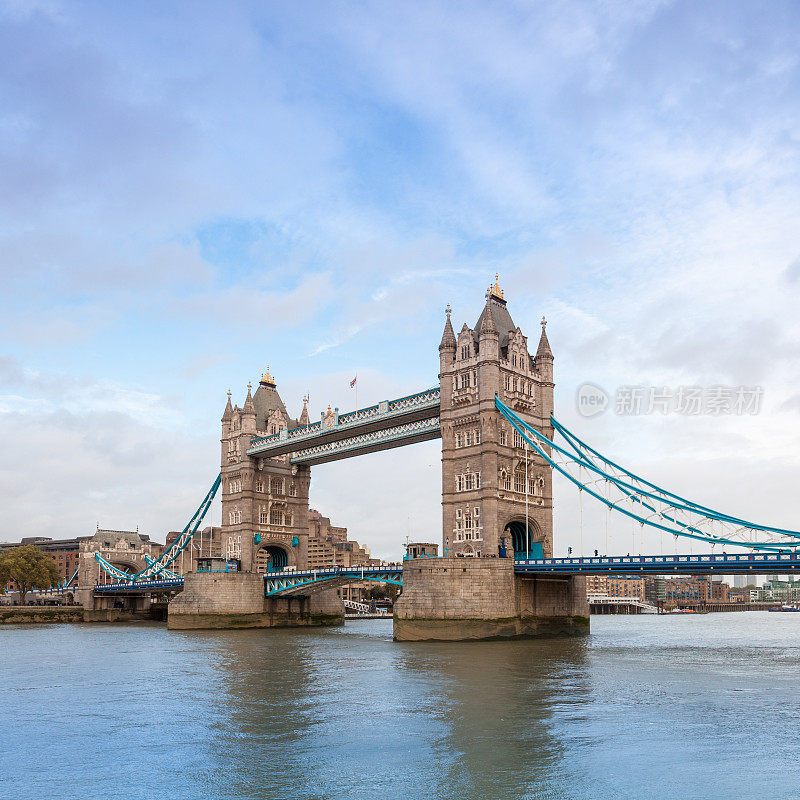 伦敦-塔桥和泰晤士河