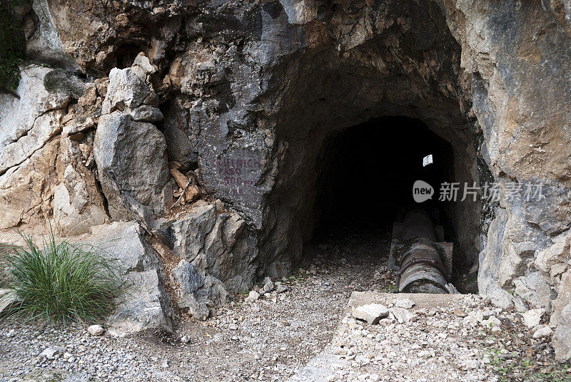 通往巴利阿里马略卡岛隧道的徒步小径