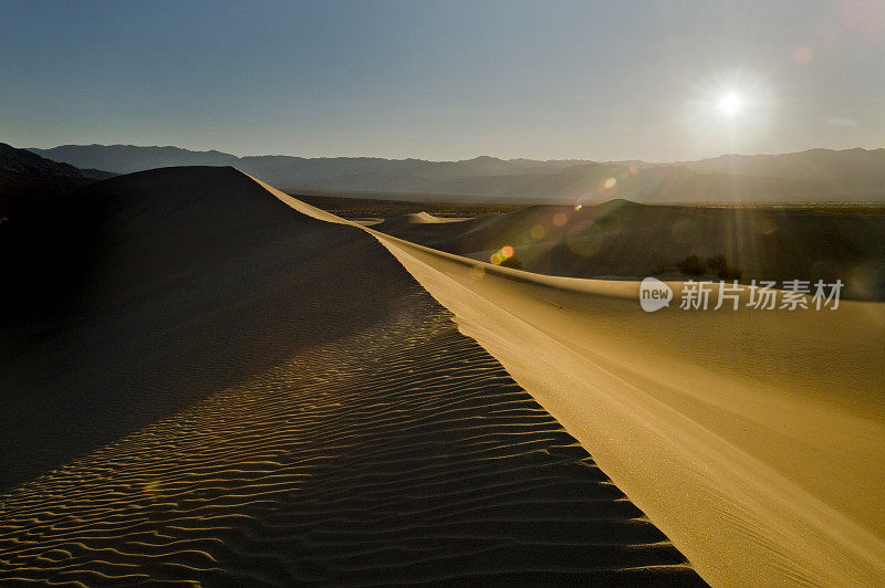 沙丘和日出，死亡谷