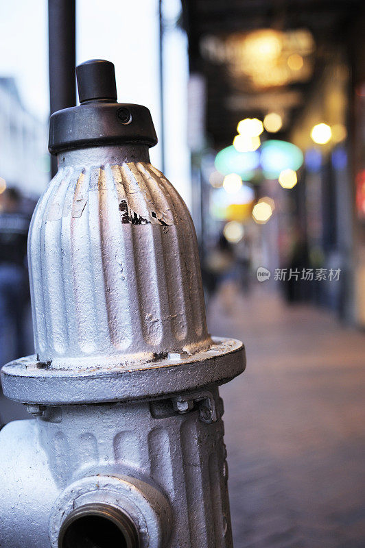 银消防栓，波旁街，新奥尔良
