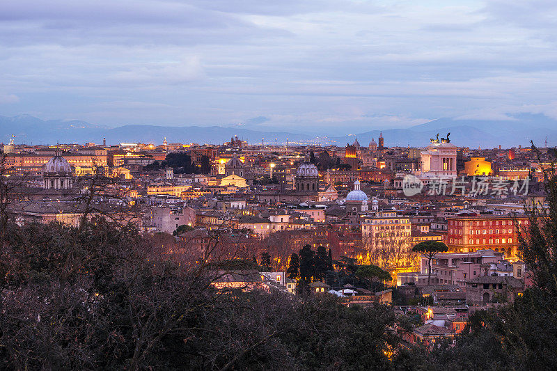 罗马城景全景黄昏，罗马意大利
