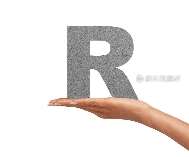 她手掌上的字母“R”