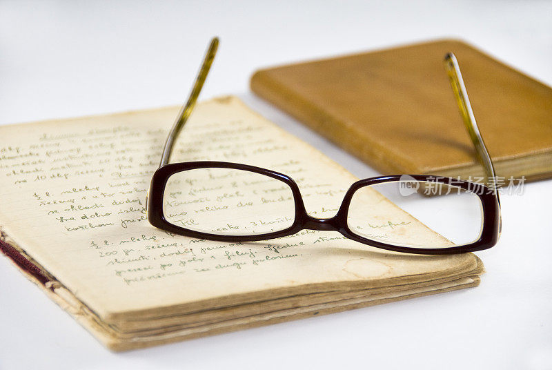 日记，眼镜和通讯录