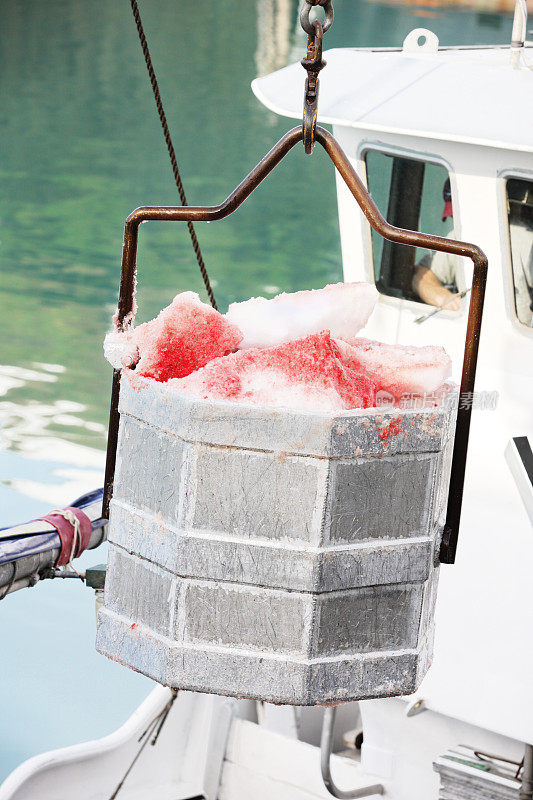 血腥冰鱼桶拖网渔船设备