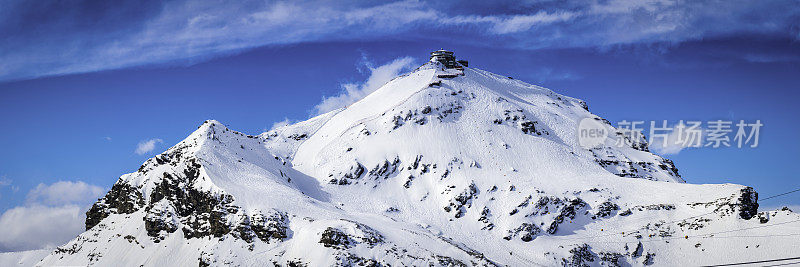 瑞士阿尔卑斯雪山山顶缆车站