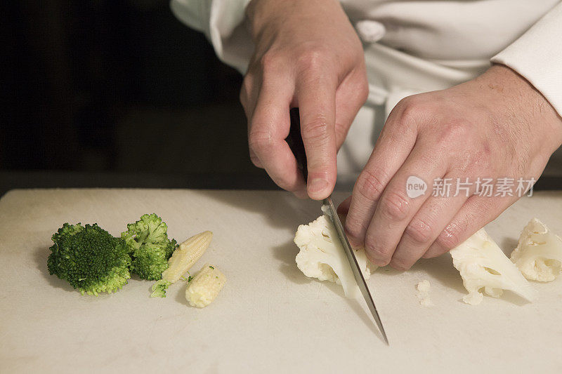 厨师制作沙拉